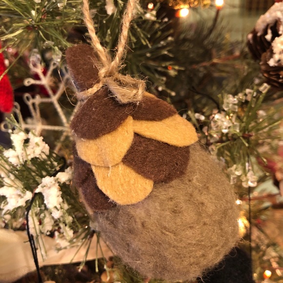 Handmade Needle Felted fall harvest acorn ornament - Picture 3 of 6